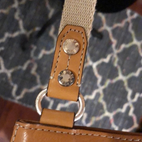 Michael Kors Cross Body - Picture 4 of 9